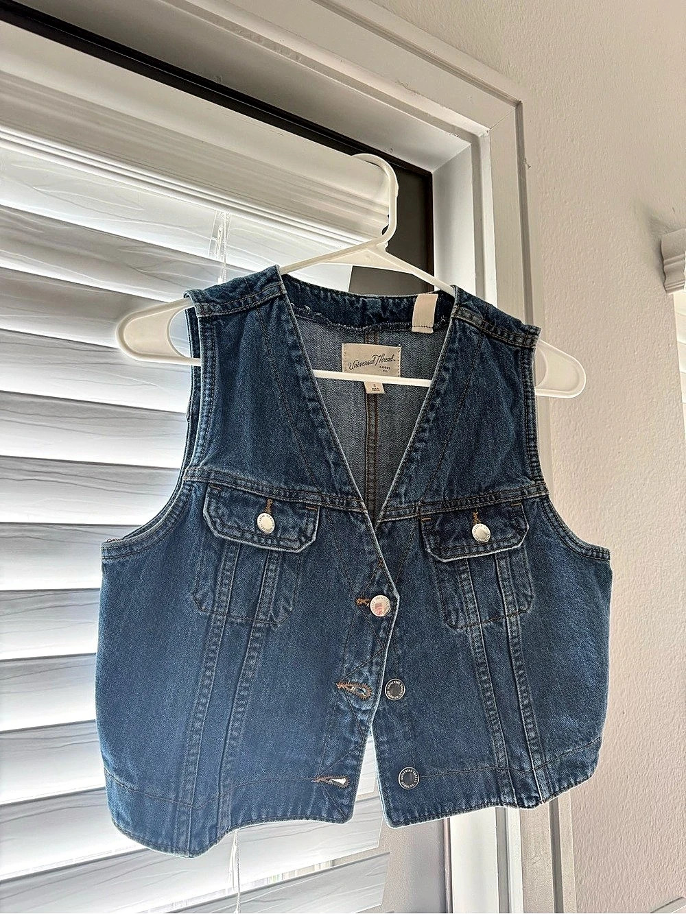 Universal Thread Button-Front Denim Vest Blue. Size Small.